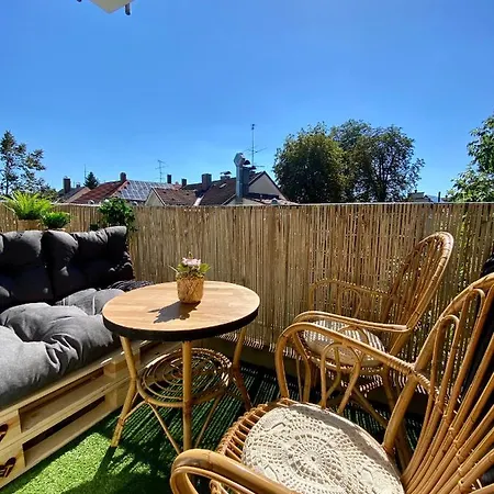 Butler Jungle - - Netflix - Big Box Apartment Haslach